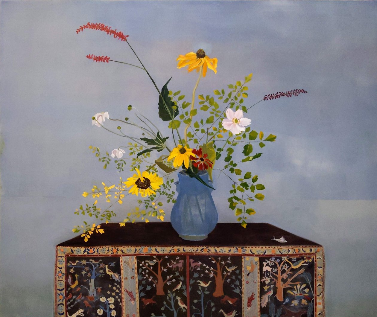 Fiori di ottobre su una scatola persiana, 2022 (olio su lino) da Suzy Fasht