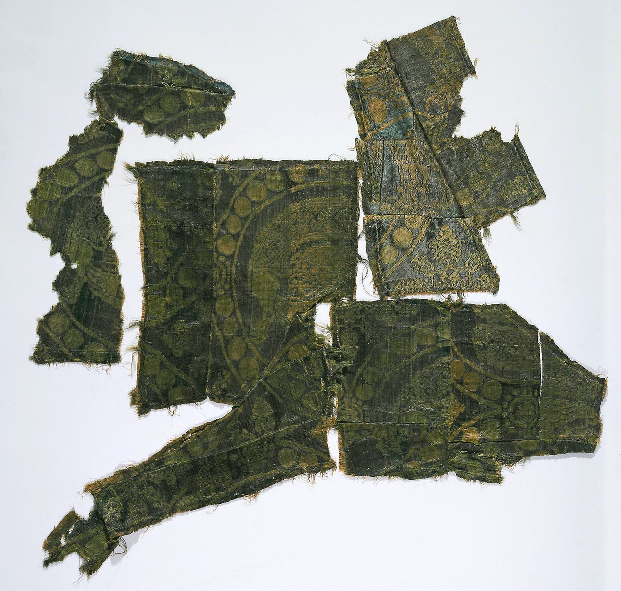 Frammenti di un caftano coperto con un tessuto di seta con motivo Simurgh, Moshchevaya Balka Burial Mound, Mediterraneo orientale da Syrian School