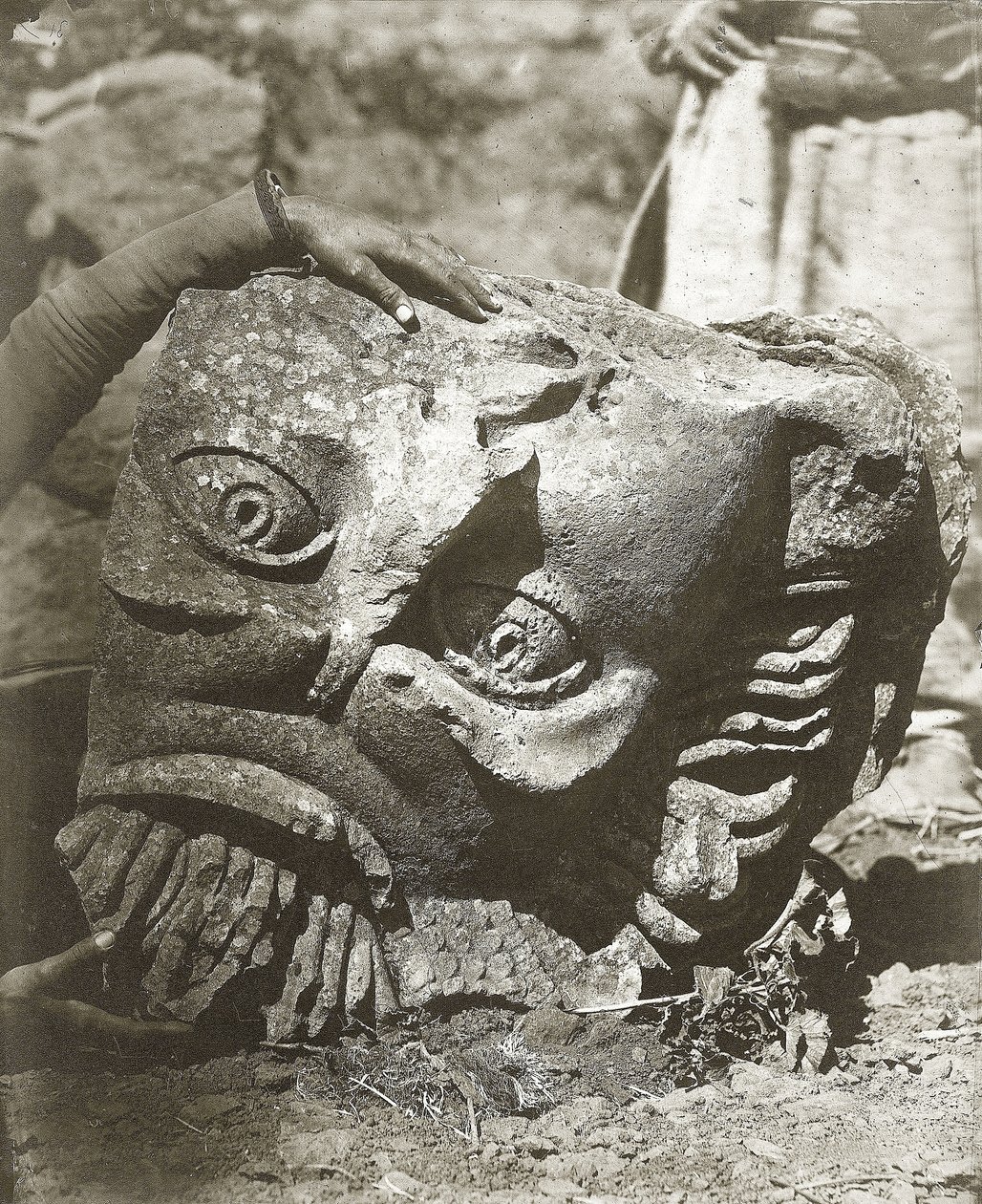 Testa antica a Kunawat, Siria, 1875 da Tancrede Dumas