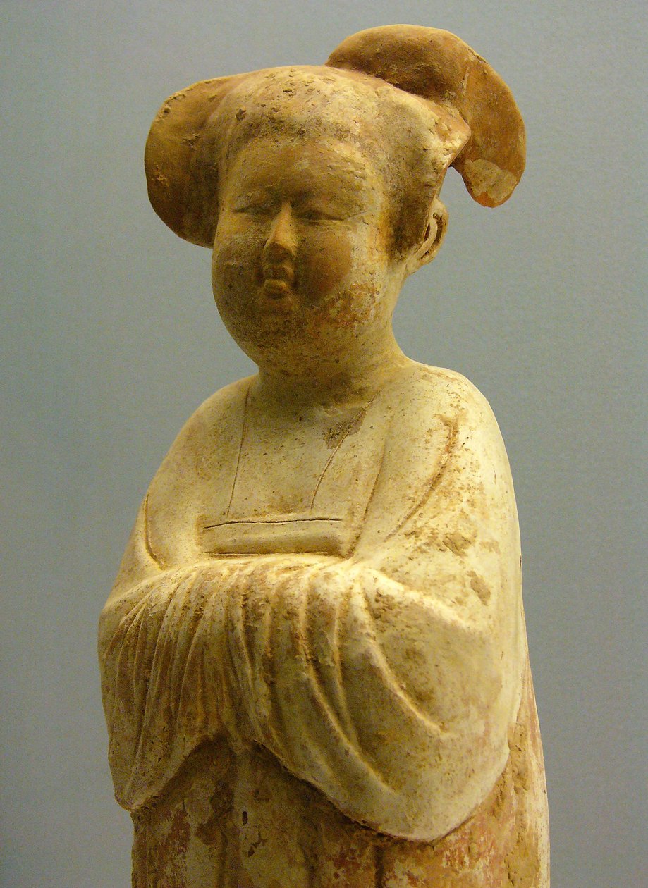 Ceramica dipinta e dorata, figurina femminile, Dinastia Tang (618-907), Museo Nazionale di Shanghai. Fotografia, Leonard de Selva, Cina, 2006 da Tang Dynasty Chinese School