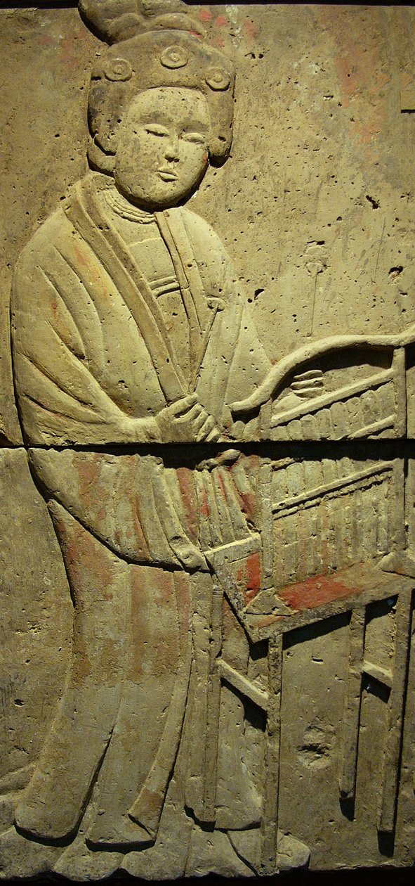 Stele in terracotta con musicista, Dinastia Tang (618-907), scoperta nella provincia di Shaanxi, Museo delle Stele a Xian. Fotografia, Leonard de Selva, Cina, 2006 da Tang Dynasty Chinese School