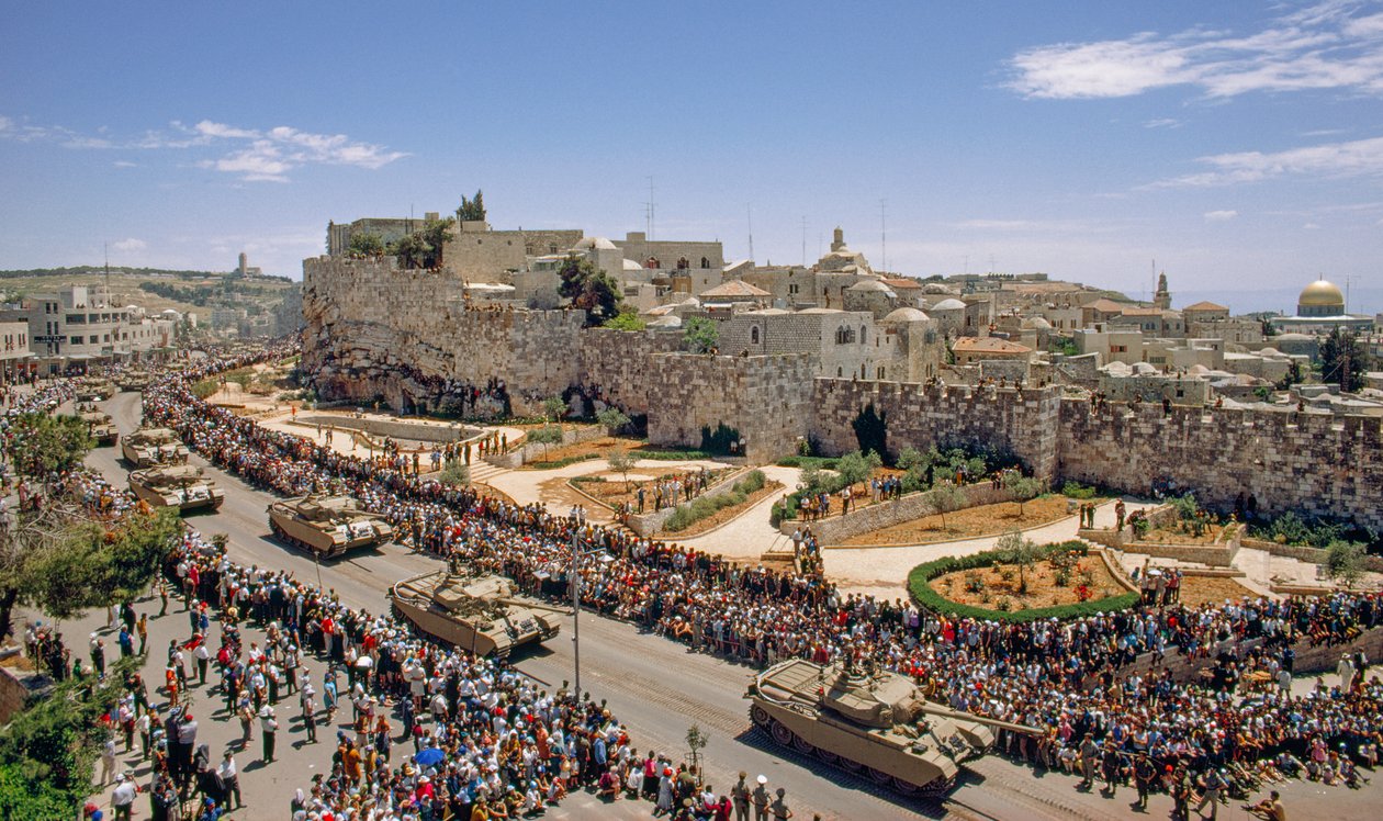 Armi israeliane e soldati sfilano nel Giorno dell