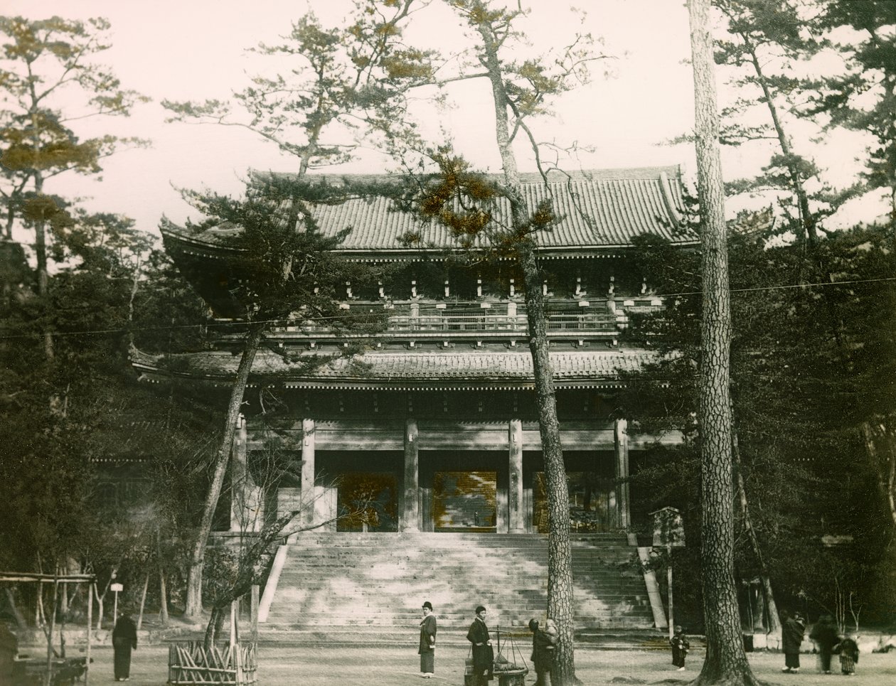 Porta del tempio buddista Chion-in, quartiere di Higashiyama, Kyoto, 1900-1915 circa (fotografia) da Teijiro Takagi