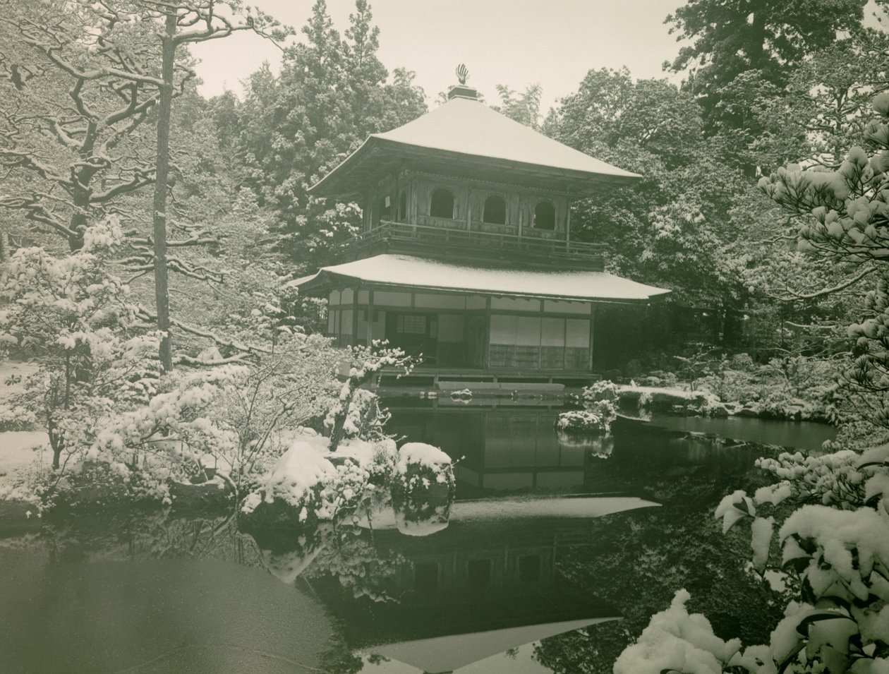 Veduta del Ginkaku-ji sotto la neve a Kyoto, circa 1900 - 1915 (fotografia) da Teijiro Takagi
