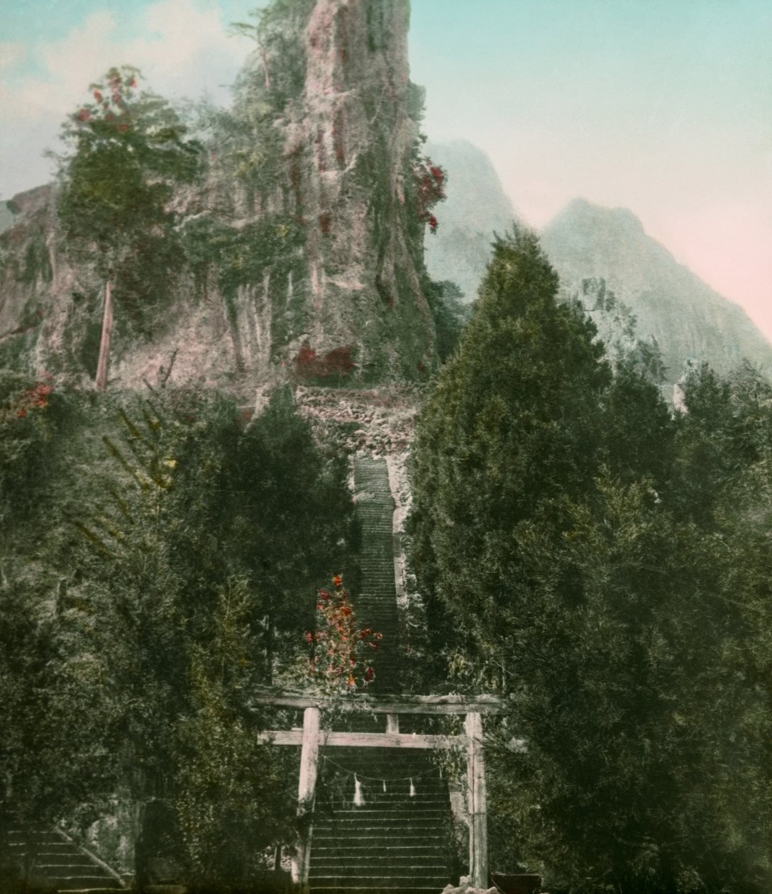 Veduta del monte Myogi nella prefettura di Gunma, circa 1900 - 1915 (fotografia) da Teijiro Takagi