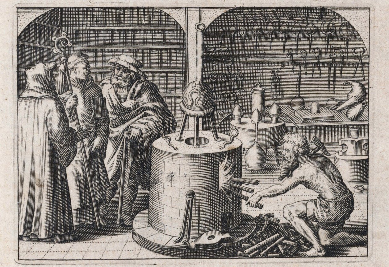 Tre studiosi conversano nel laboratorio di alchimia, con forno e strumenti da Theodor de Bry