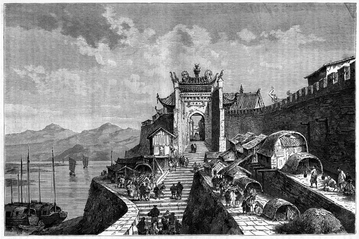 Vista della Porta di Shanghai sul fiume Huangpu, Cina negli anni 1870-1880. Incisione da un disegno di Weber, in "Le Tour du Monde, Nouveau journal des Voyages", a cura di Edouard Charton, Parigi da Theodore Weber