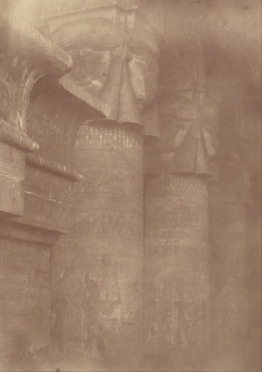 Primo piano dei pilastri e dei capitelli del Tempio di Denderah da Théodule Devéria