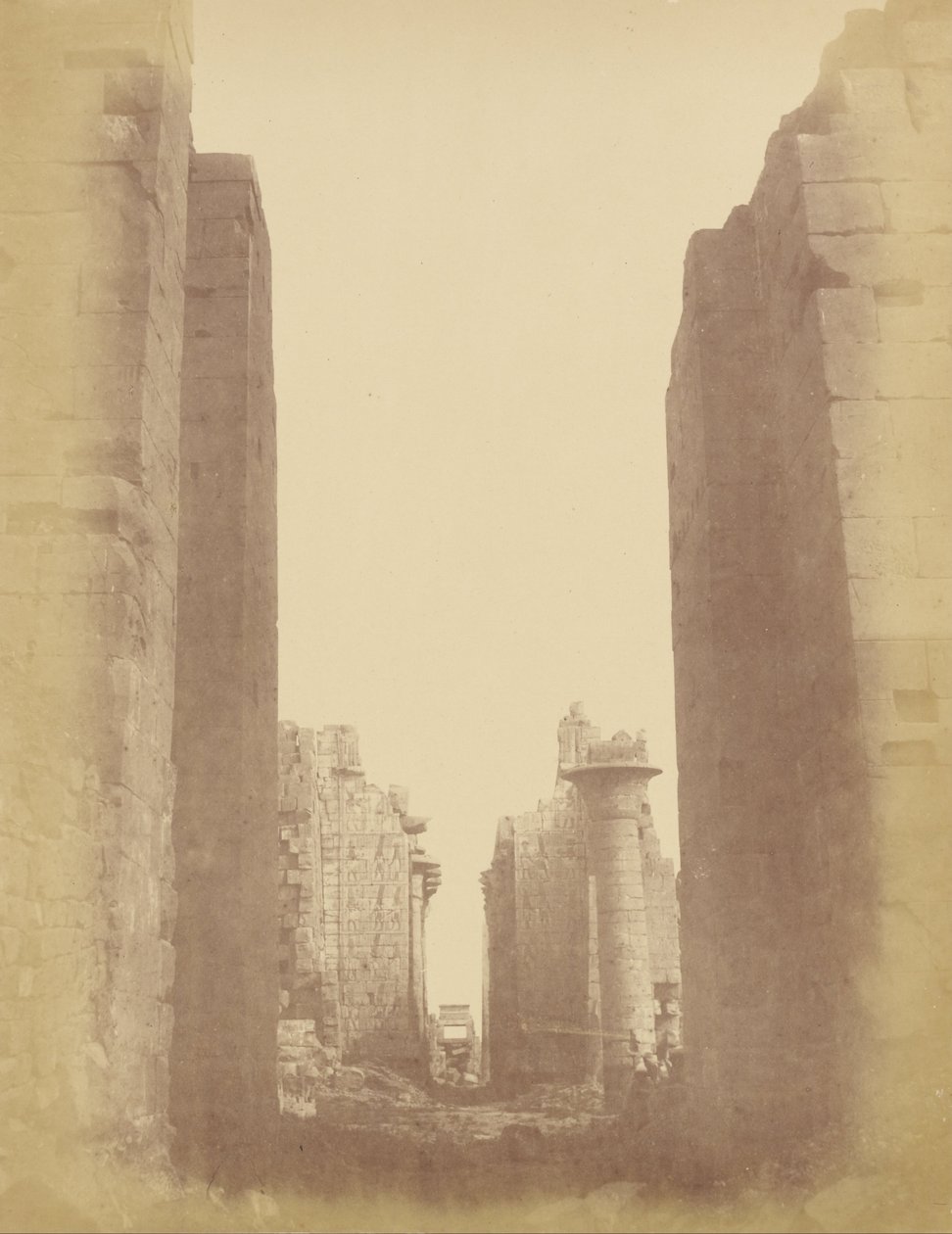 Karnak, vista attraverso la sala ipostila da Théodule Devéria