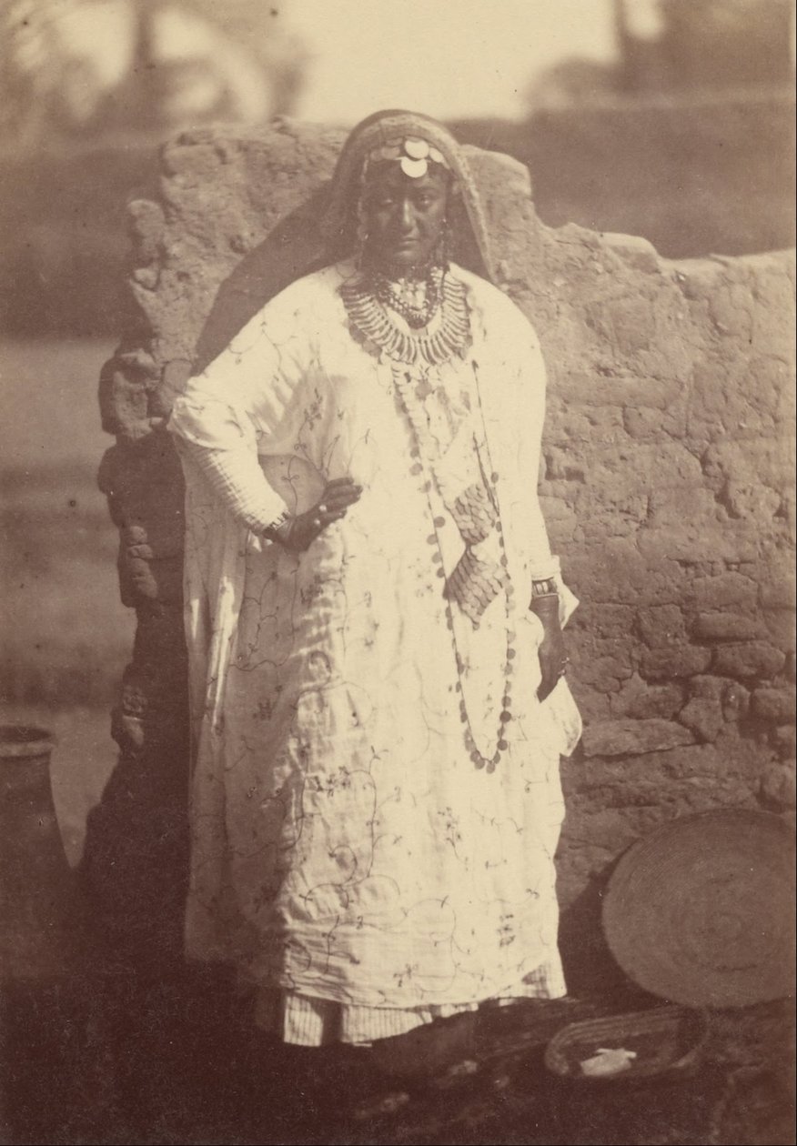 Ritratto di una donna nativa in piedi da Théodule Devéria