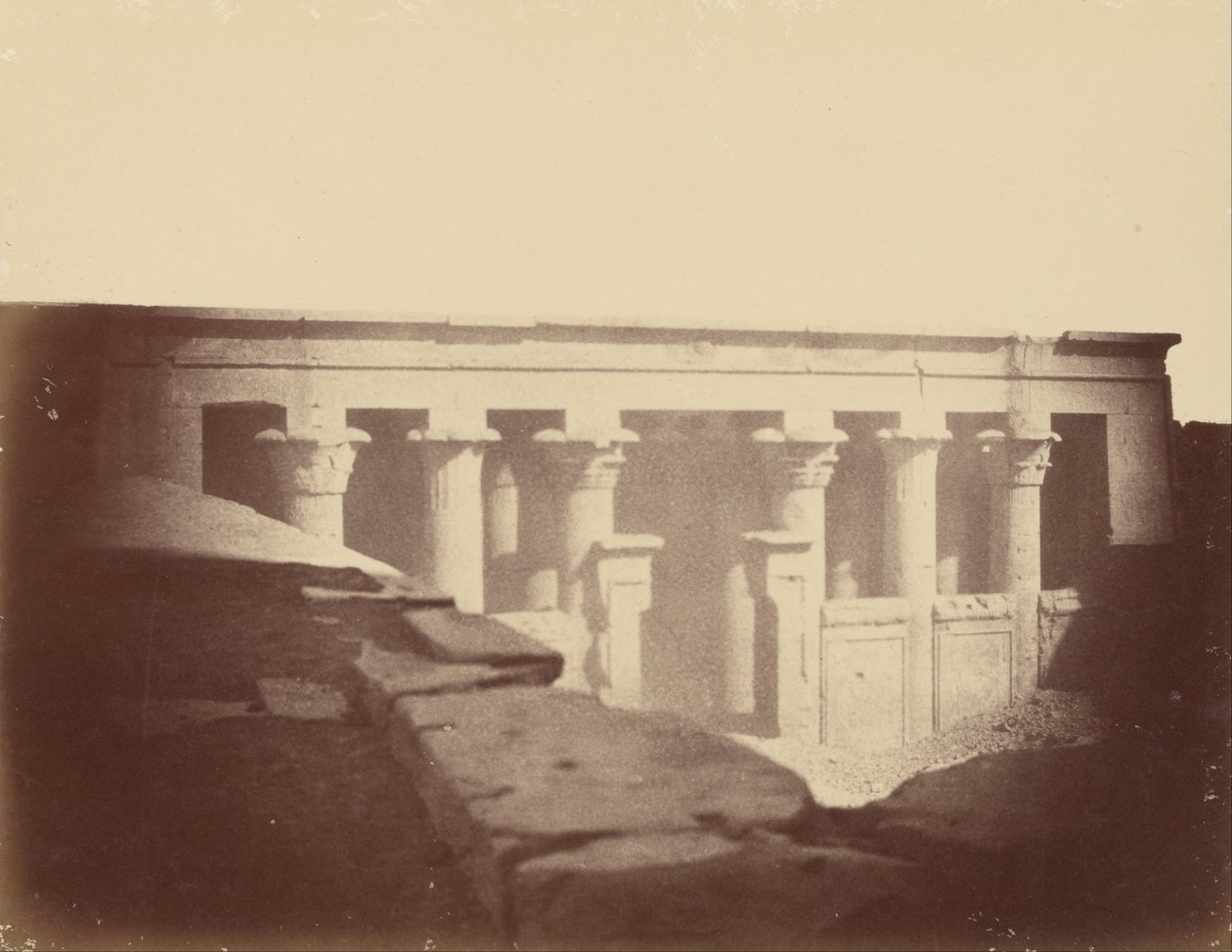 Vista frontale della sala principale del Tempio di Edfu da Théodule Devéria