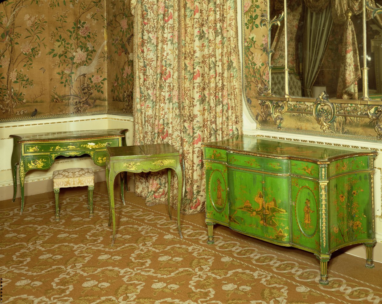 Mobili laccati verdi e dorati nella camera da letto di stato a Nostell Priory, Yorkshire da Thomas Chippendale