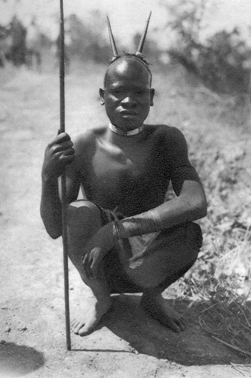 Un ragazzo con le corna, Abercorn a Tukuyu, Tanganica, 1925-1927 da Thomas A. Glover