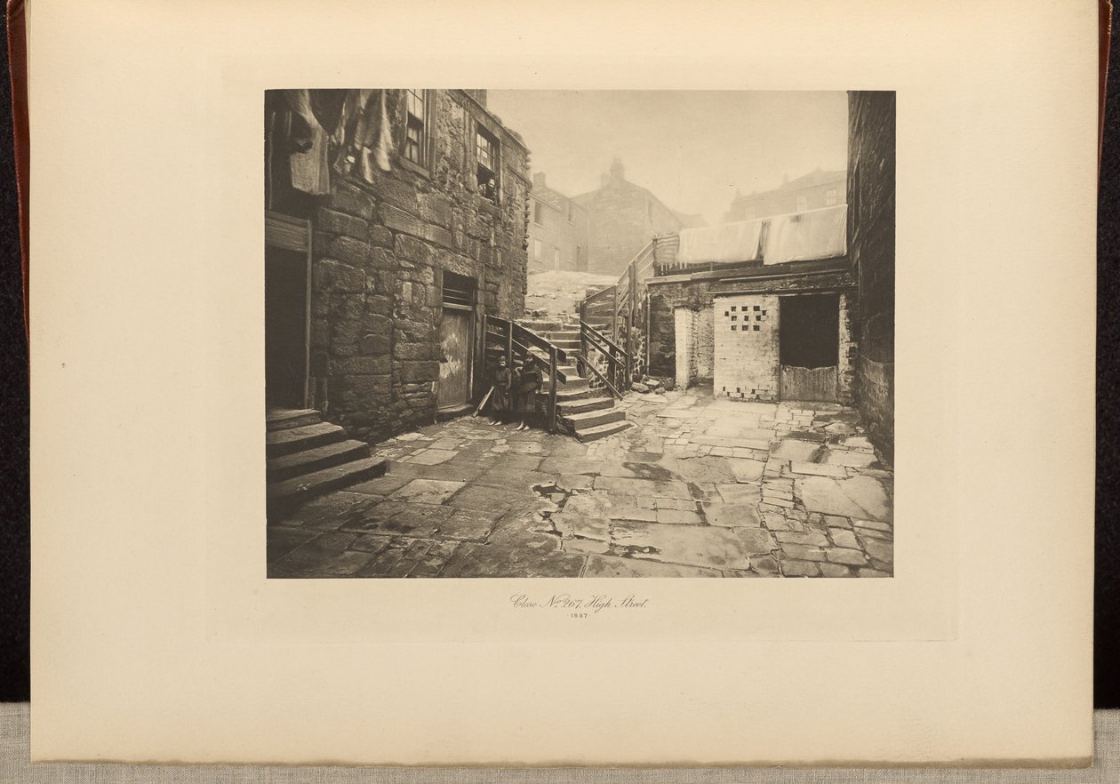 Vicino al n. 267 di High Street da Thomas Annan