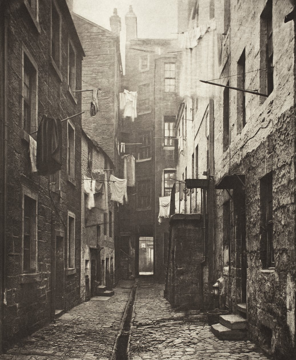Vicino al n. 75 di High Street (n. 12) da Thomas Annan