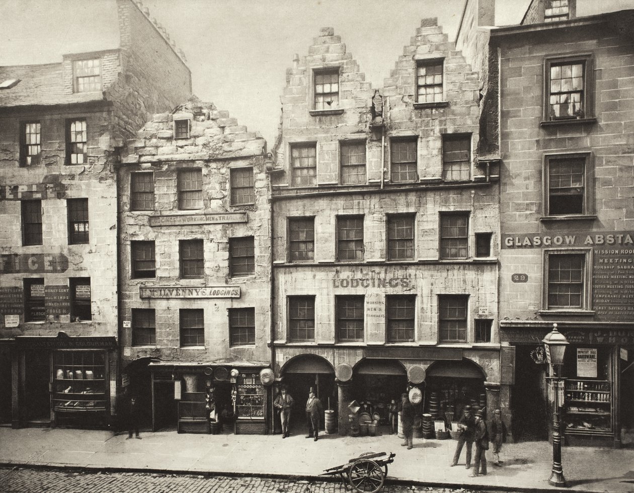 Vecchi edifici in High Street, nn. 17-27 (#16) da Thomas Annan