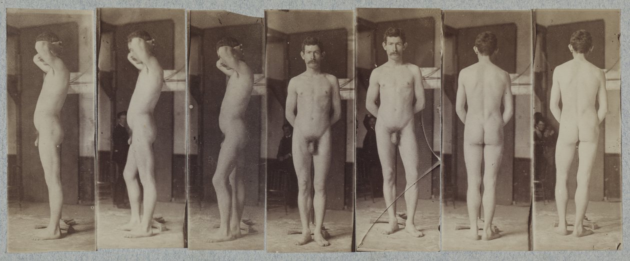 Fotografie di un modello nudo maschile in piedi («Joseph Smith») da Thomas Eakins