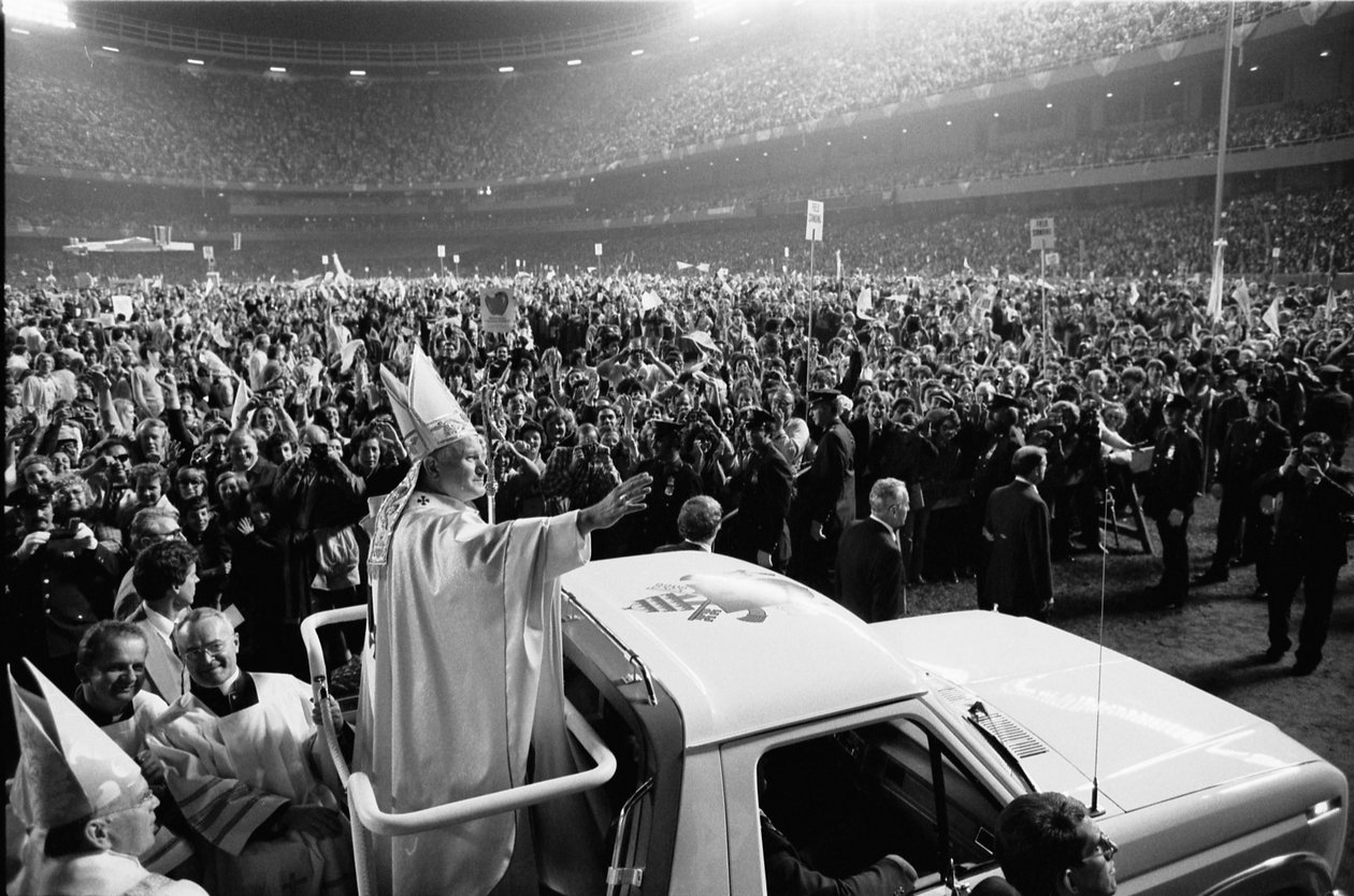 La prima visita di Papa Giovanni Paolo II negli Stati Uniti allo Yankee Stadium da Thomas J. O