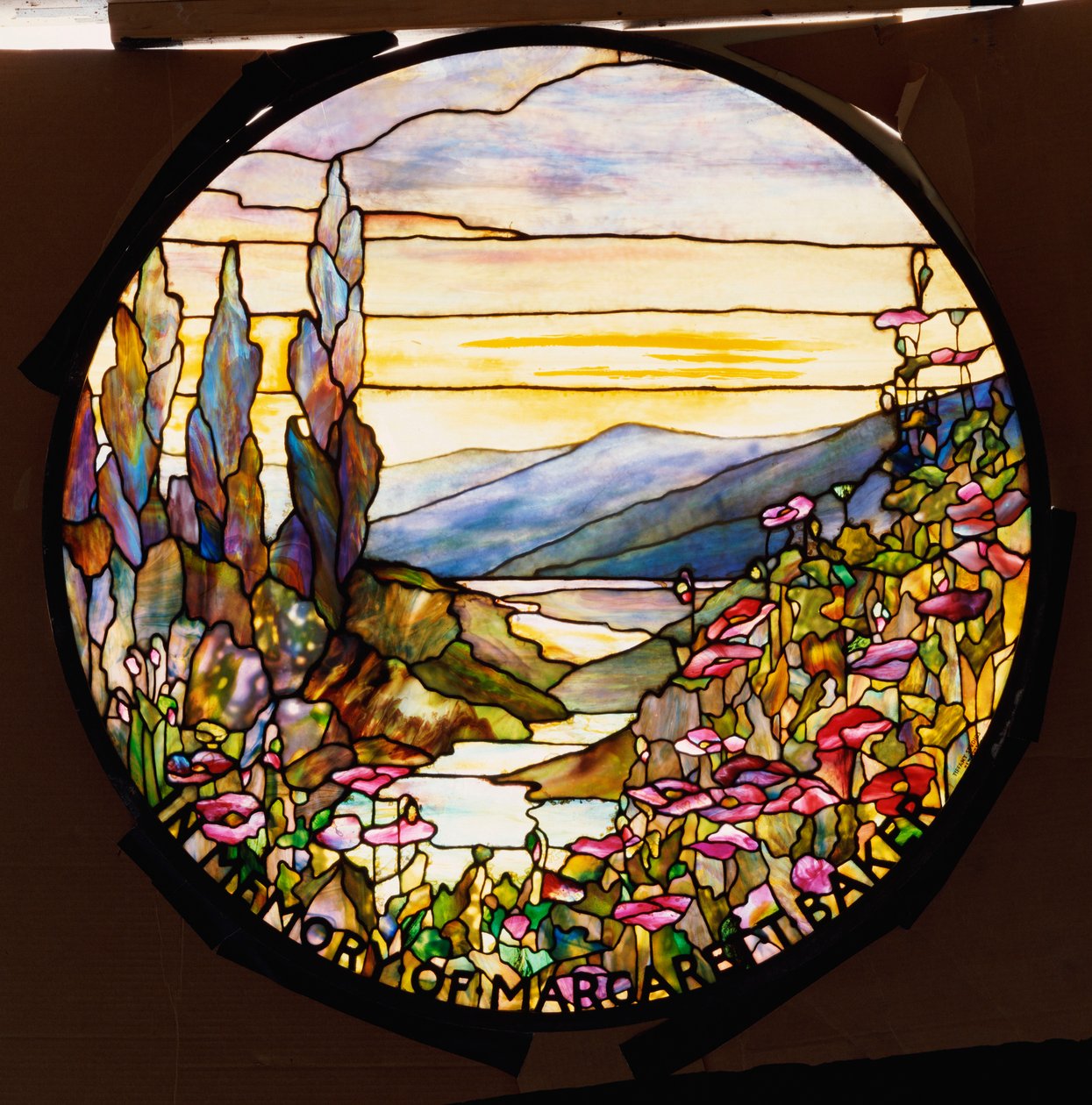 Finestra con tramonto e montagne, Tiffany Studios, c.1900 da Tiffany Studios