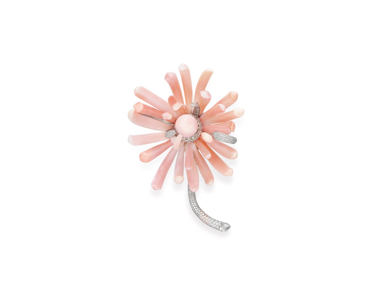 Spilla (perla di conchiglia, conchiglia, diamanti e platino) da Tiffany and Company