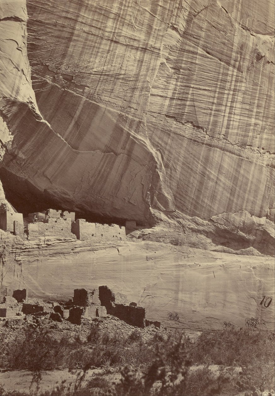 Antiche Rovine nel Canyon de Chelly, Nuovo Messico da Timothy H. OSullivan