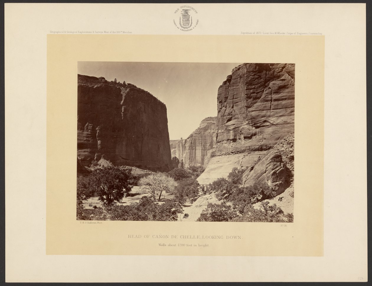 Cima del Cañon de Chelle, vista verso il basso. Pareti alte circa 1,200 piedi. da Timothy H. O