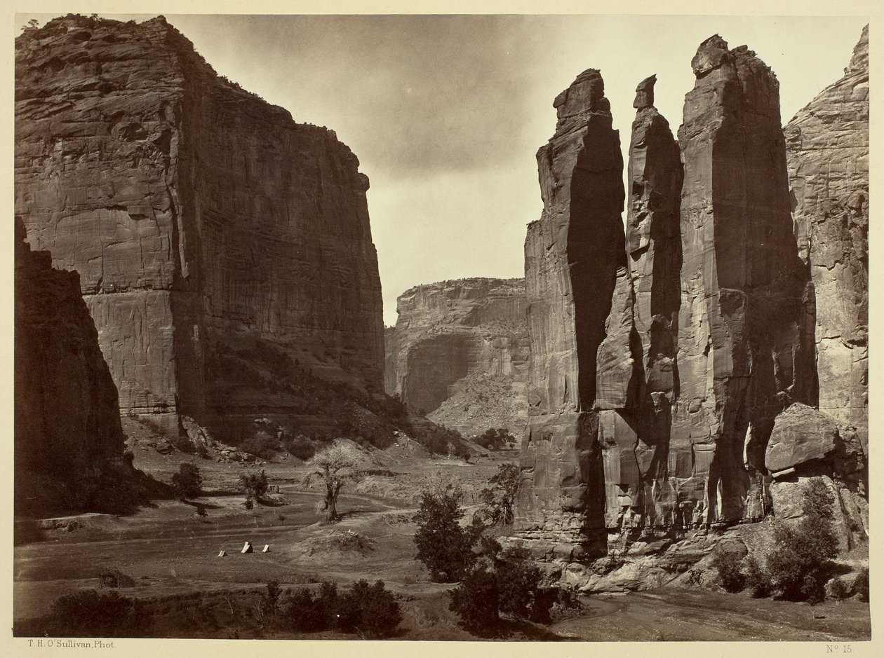 Cañon de Chelle, mura del Grand Cañon, circa 1200 piedi di altezza da Timothy O