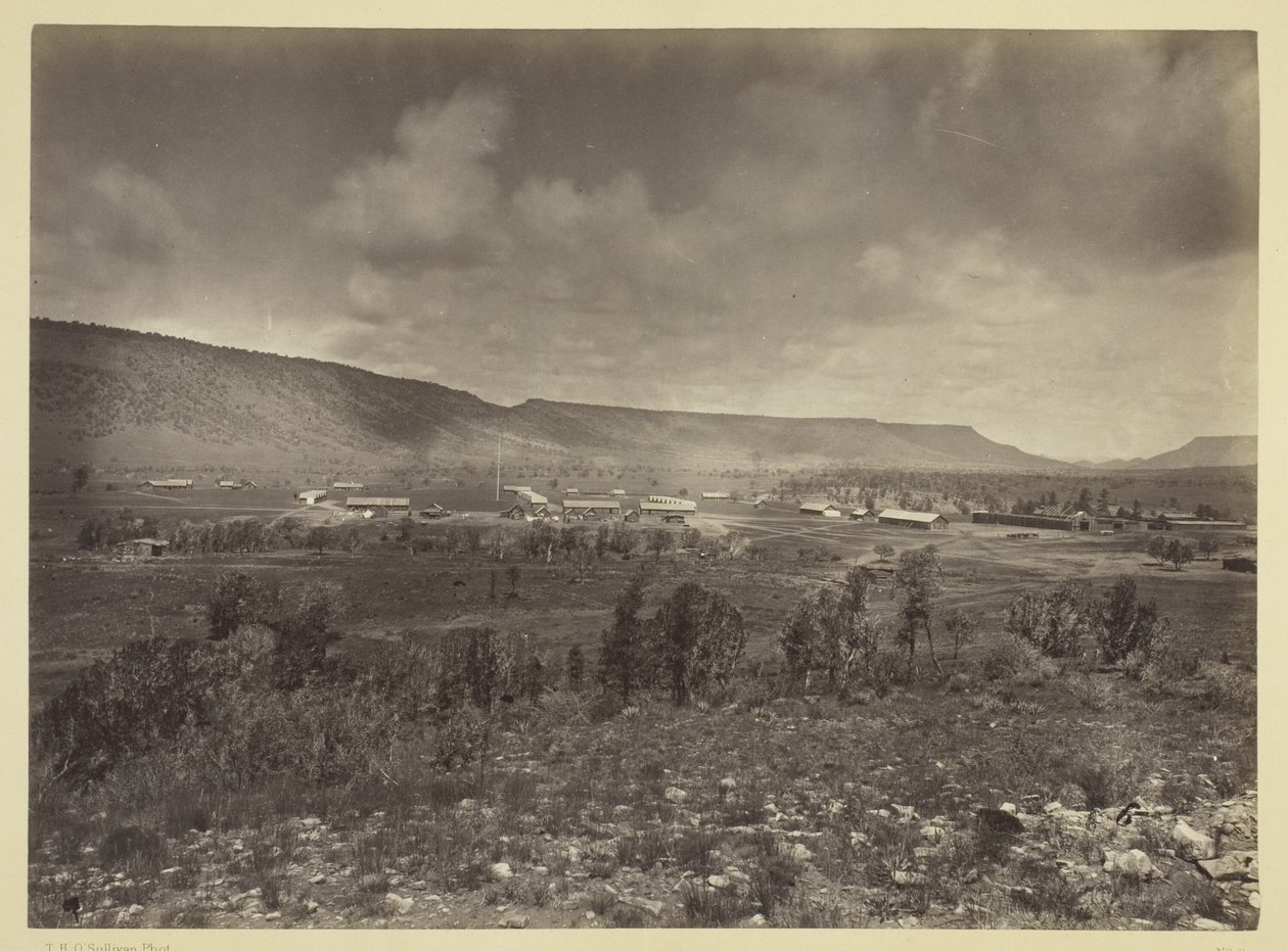 Vista lontana di Camp Apache, Arizona da Timothy O