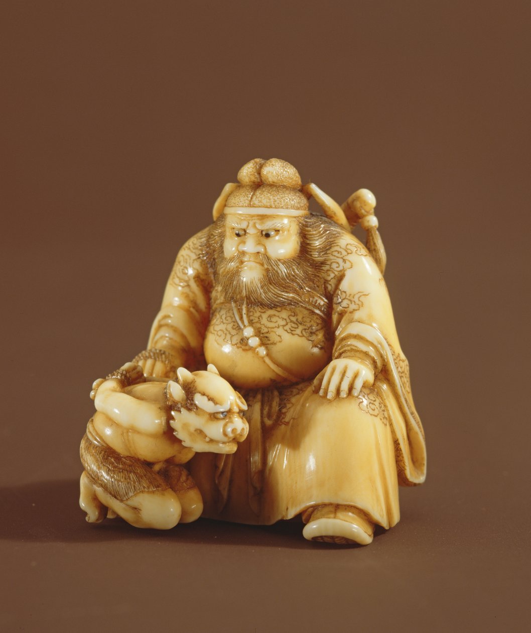 Netsuke a forma di cacciatore di demoni e un piccolo demone, Periodo Meiji (1868-1912) da Tokoku