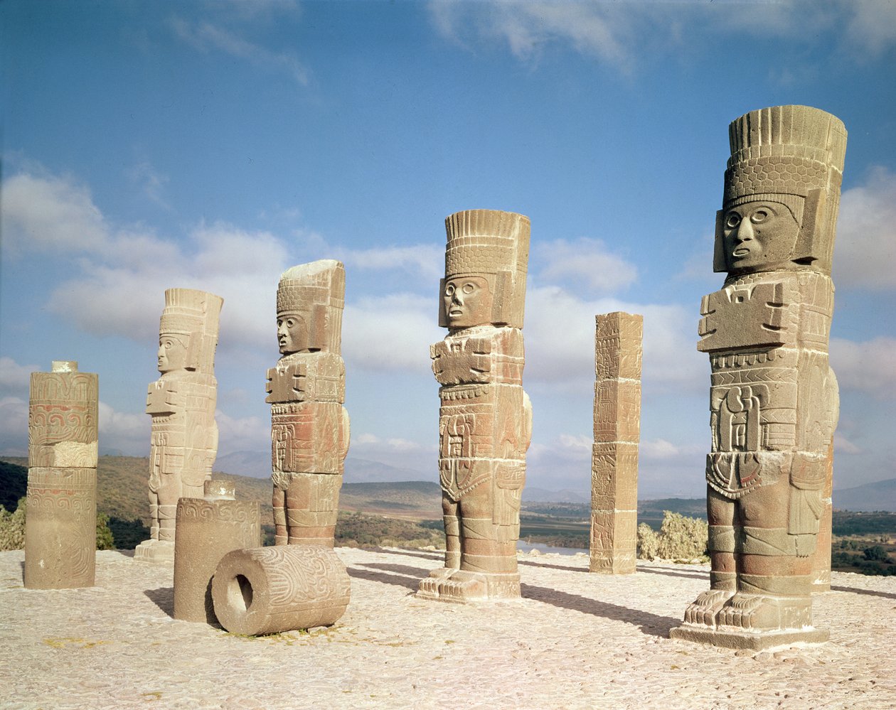 Le colonne atlantidee sulla cima della Piramide B, Precolombiana da Toltec