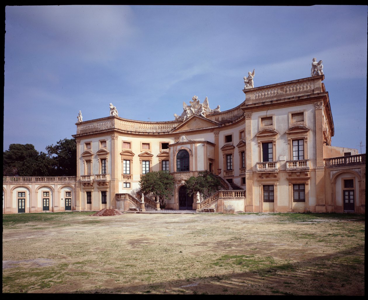 Vista esterna di Villa Valguarnera da Tommaso Maria Napoli