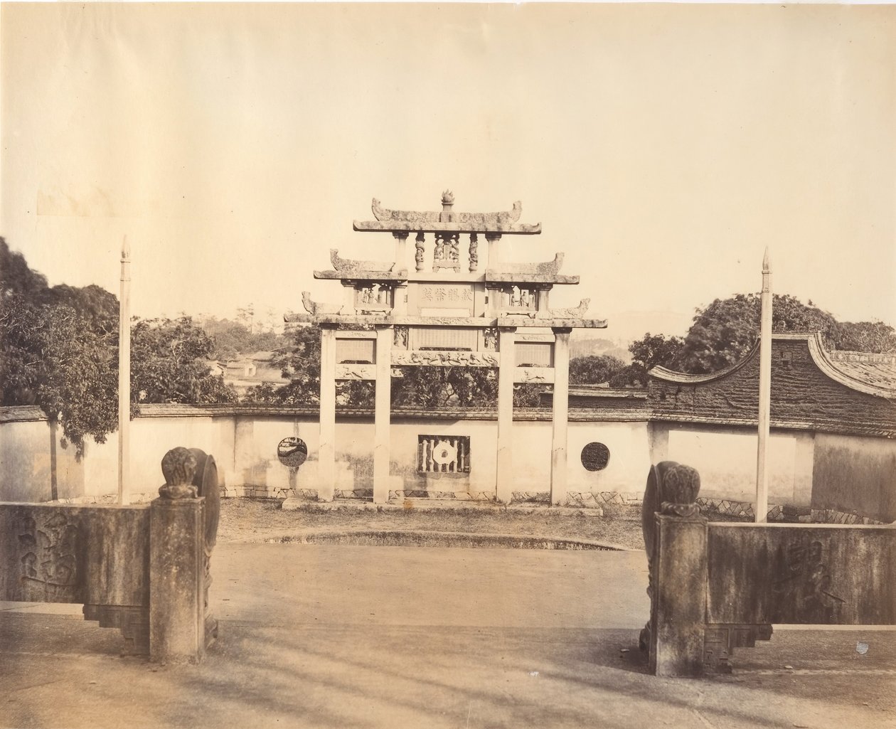 Arco di Trionfo, Foochow, ca. 1869 da Tung Hing.