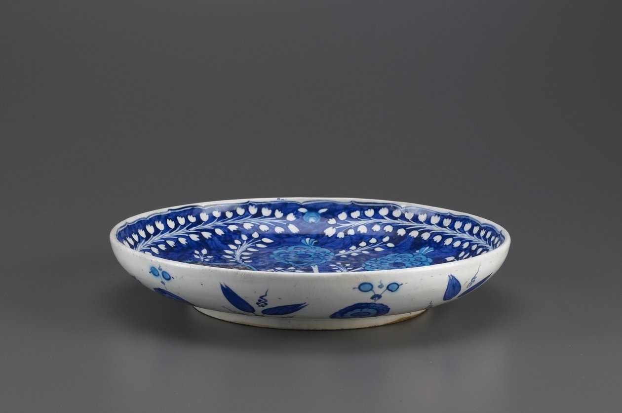 Piatto, Iznik, dinastia Ottomana, 1530s da Turkish School