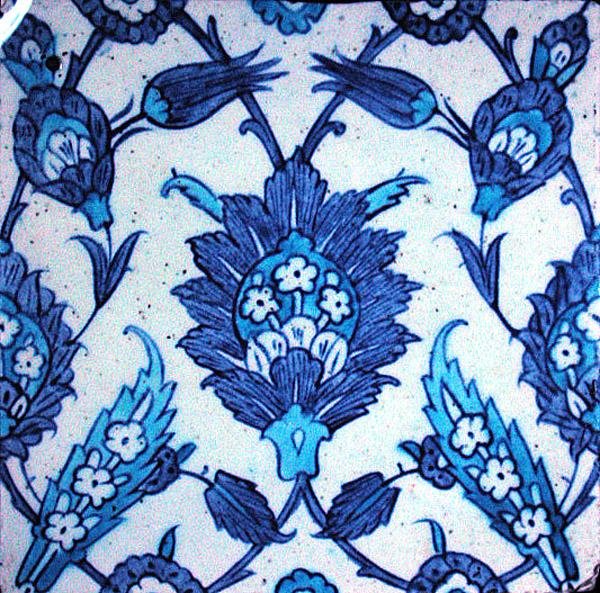 Piastrella di Isnik con disegno floreale da Turkish School