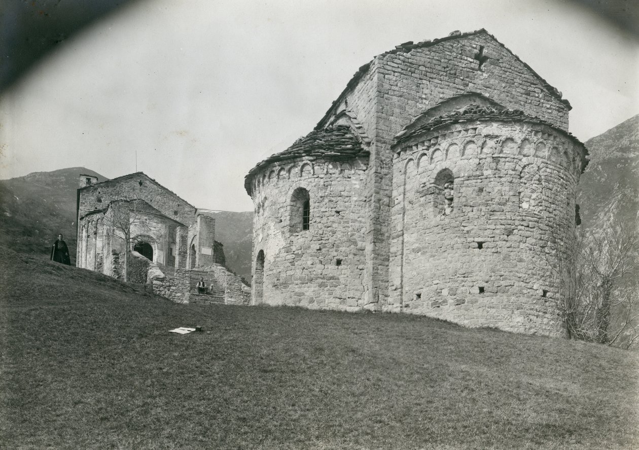 Apse in Abbey of San Pietro al Monte, Civate, Lombardy, Italy, photograph by Ugo Monneret de Villard, circa 1910 da Ugo Monneret de Villard