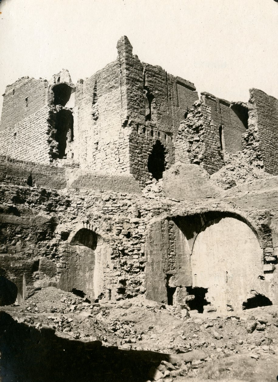 Chiesa del Monastero di San Simeone, angolo nord-ovest prima del restauro, Assuan, Egitto, fotografia di Ugo Monneret de Villard da Ugo Monneret de Villard