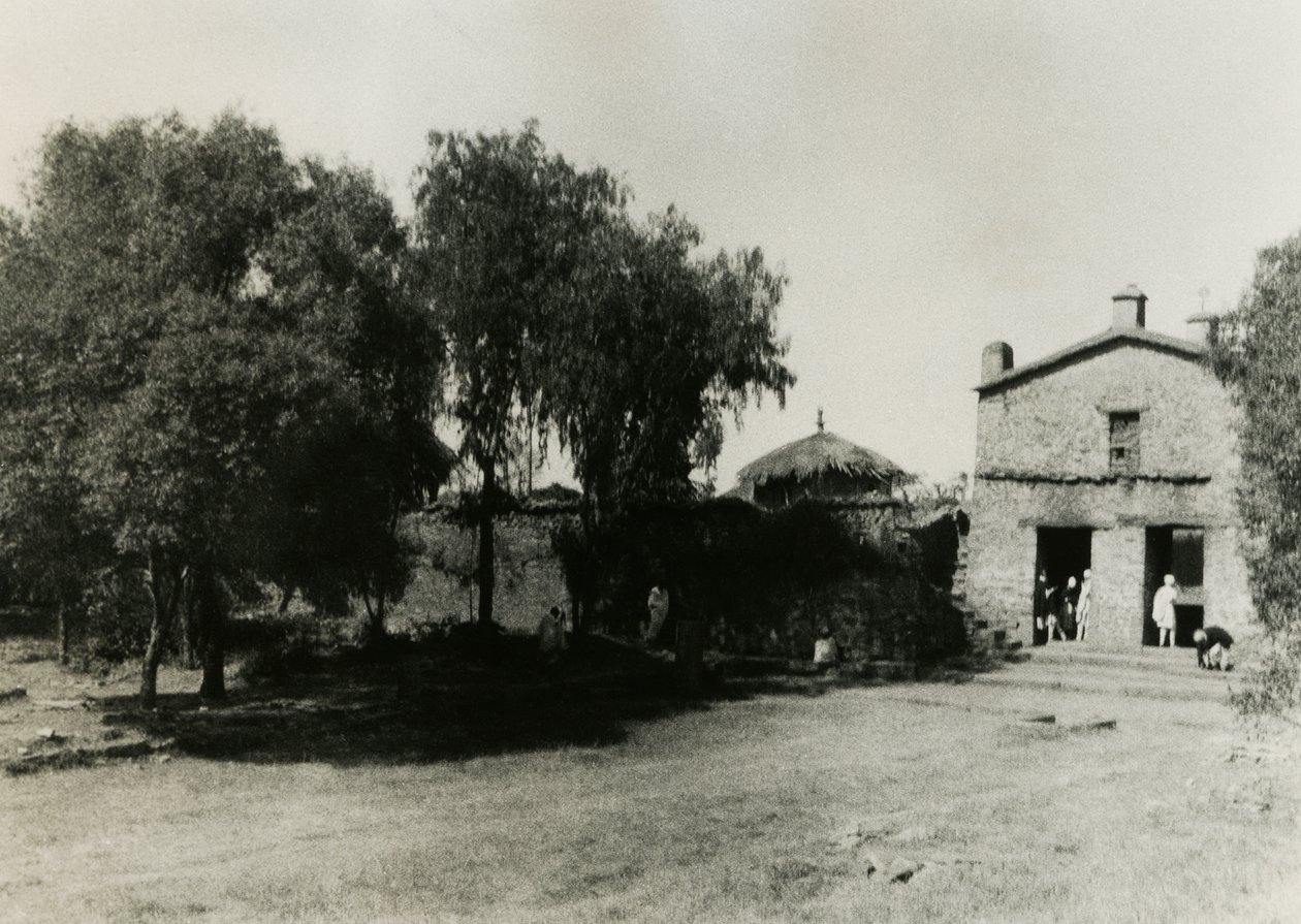 Ingresso del recinto intorno alla chiesa di Nostra Signora Maria di Sion, Axum, Etiopia, fotografia di Ugo Monneret de Villard, 1937 ca. da Ugo Monneret de Villard