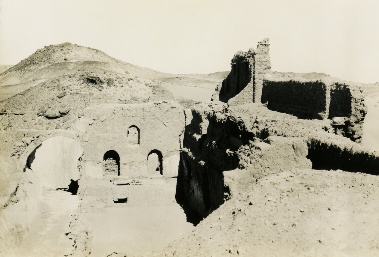 Interno del grande torrione (qasr) del Monastero di San Simeone, Assuan, Egitto, fotografia di Ugo Monneret de Villard da Ugo Monneret de Villard