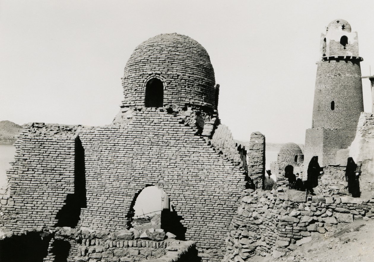 Minareto di al-Mashhad al-Bahari e rovine della moschea, vicino ad Assuan, Egitto, fotografia di Ugo Monneret de Villard da Ugo Monneret de Villard