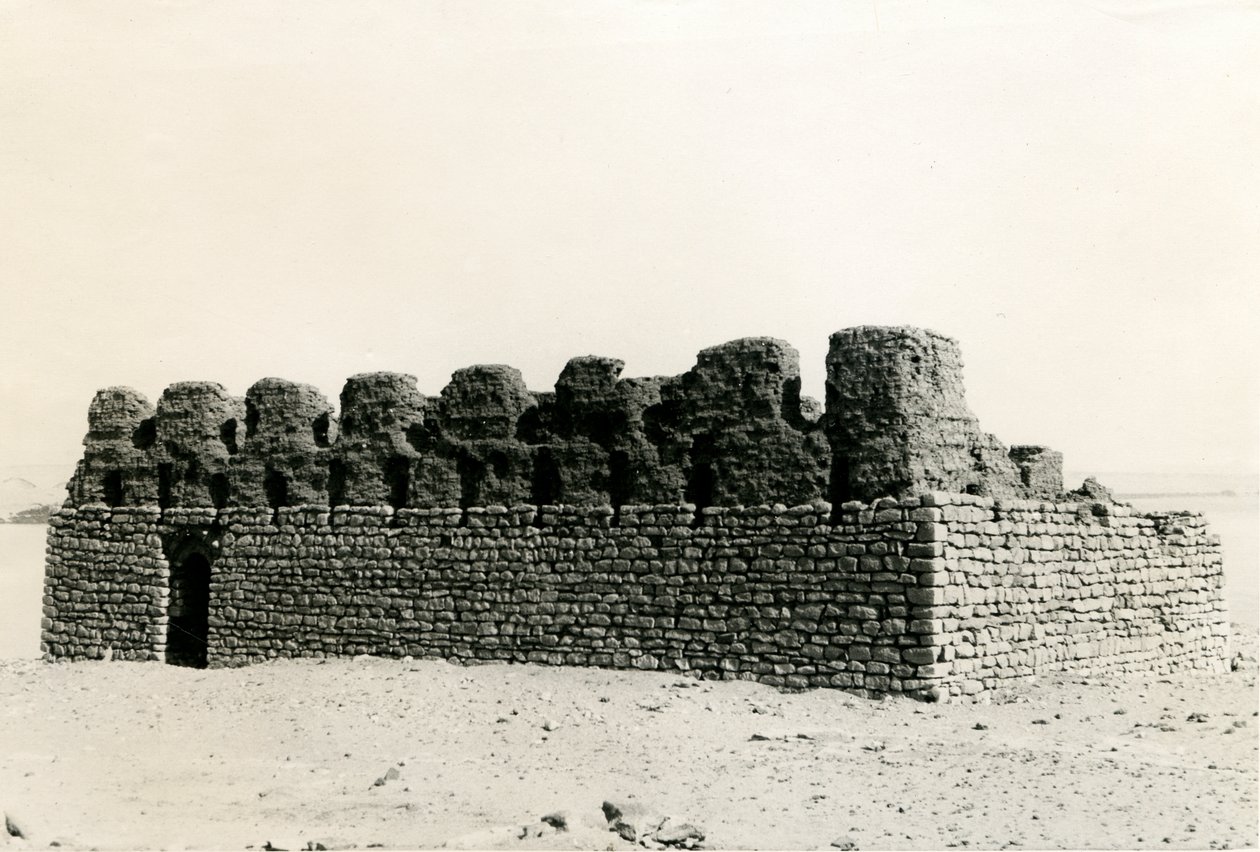 Rovine di una chiesa vicino al fiume Nilo, Adendan, Egitto, fotografia di Ugo Monneret de Villard da Ugo Monneret de Villard