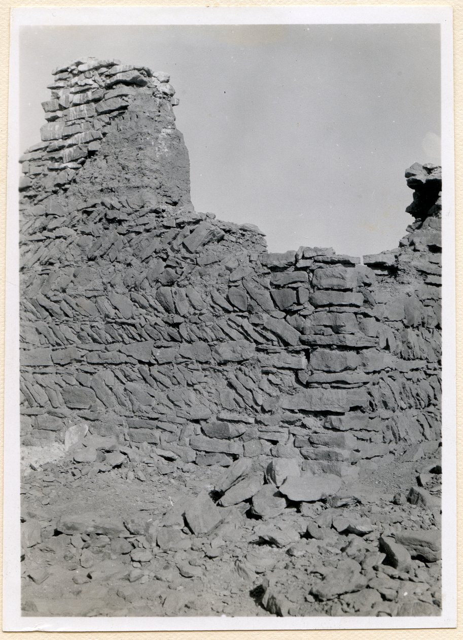 Rovine della chiesa meridionale, particolare della muratura, Sabagura, Egitto, fotografia di Ugo Monneret de Villard da Ugo Monneret de Villard