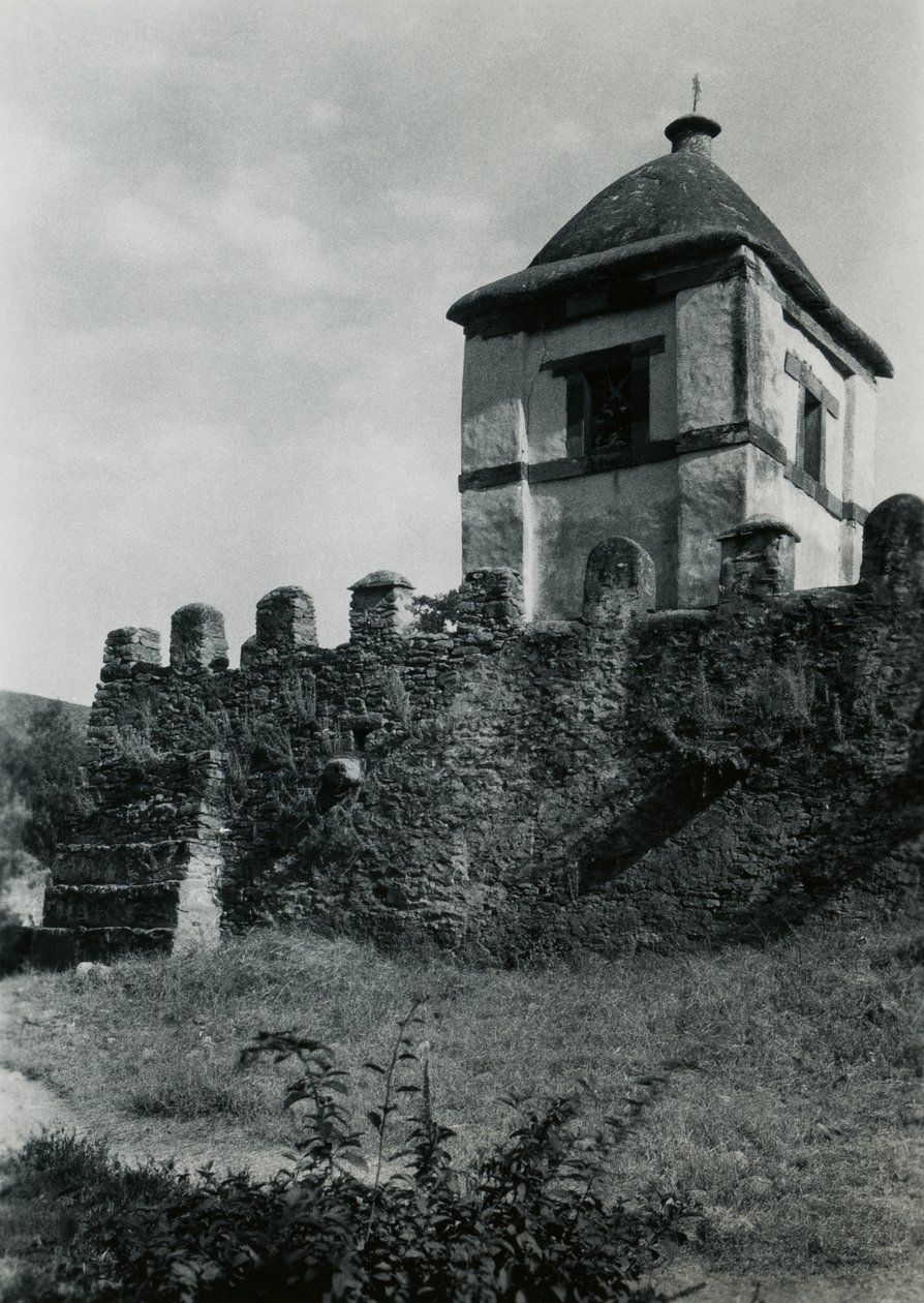 Torre laterale della chiesa di Nostra Signora Maria di Sion, Axum, Etiopia, fotografia di Ugo Monneret de Villard da Ugo Monneret de Villard