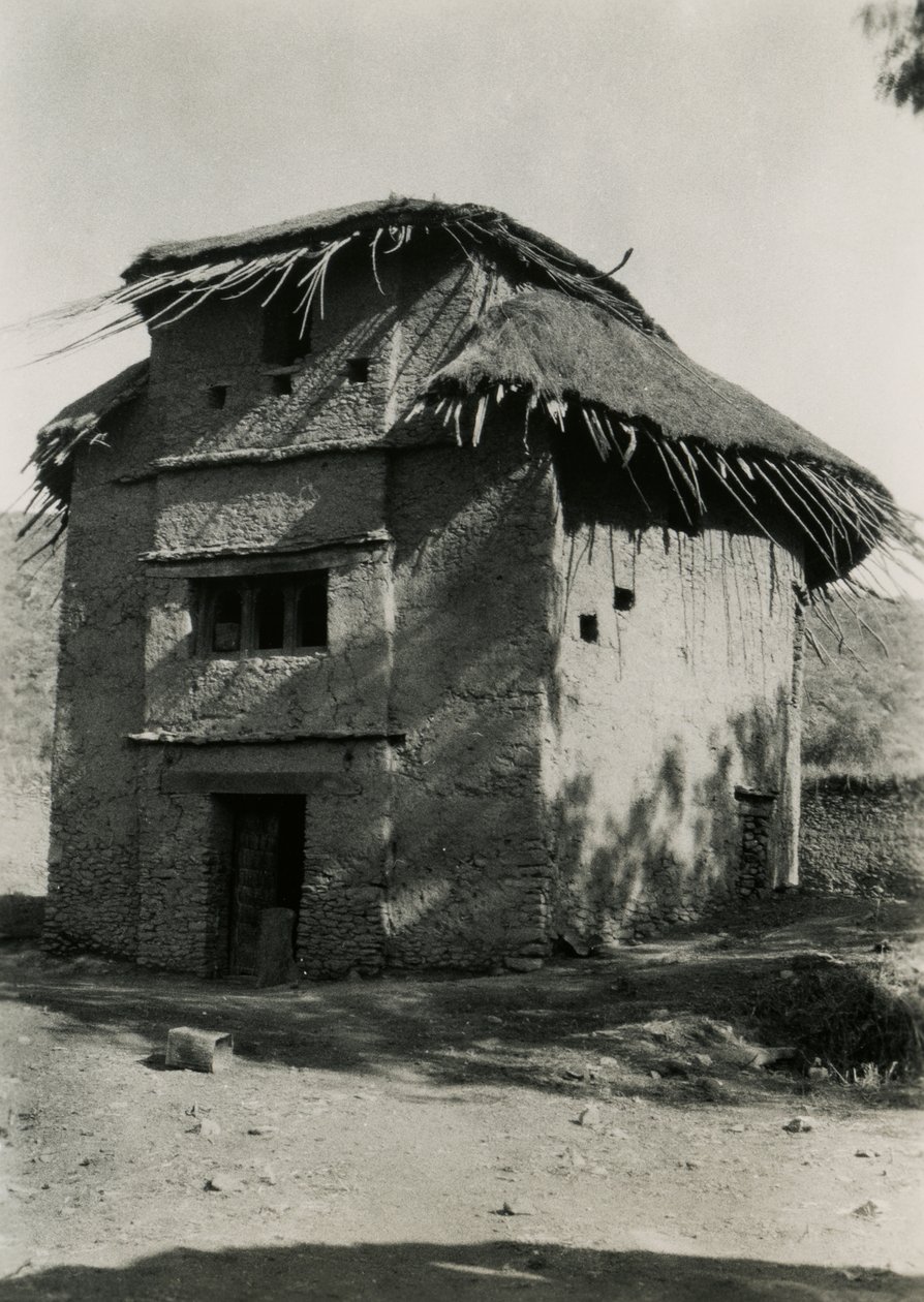 Capanna quadrata con tetto di paglia, Axum, Etiopia, fotografia di Ugo Monneret de Villard da Ugo Monneret de Villard