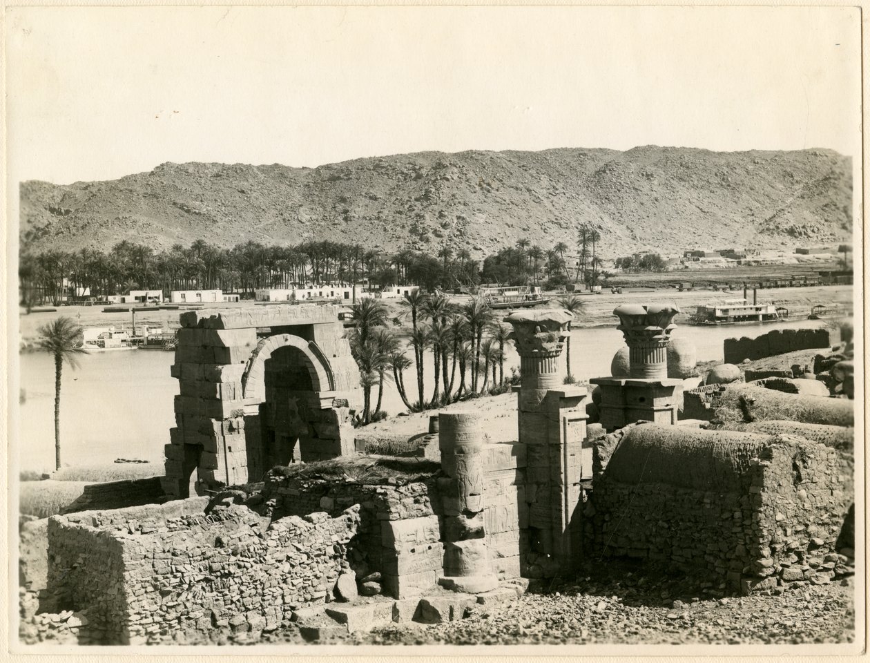 Tempio di Osiride, prima del restauro, isola di Bigeh, Egitto, fotografia di Ugo Monneret de Villard da Ugo Monneret de Villard