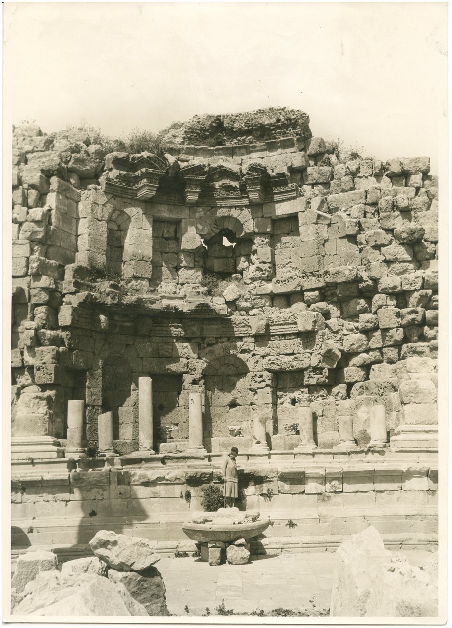 Il ninfeo, città greco-romana di Gerasa (oggi Jerash), fotografia di Ugo Monneret de Villard, 1930 ca. da Ugo Monneret de Villard
