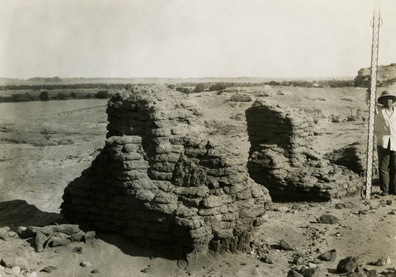 Tomba nella necropoli di Qasr Ibrim, Egitto, fotografia di Ugo Monneret de Villard da Ugo Monneret de Villard