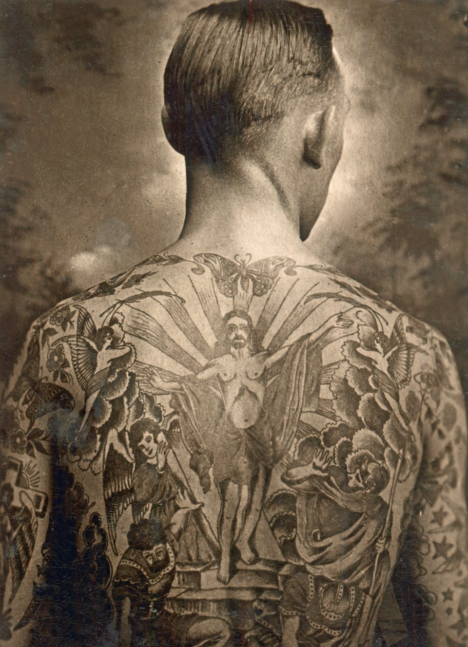 Ritratto di un uomo tatuato da Unbekannt Unbekannt