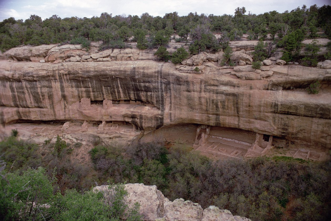 Resti delle abitazioni rupestri degli indiani Pueblo, costruite tra l