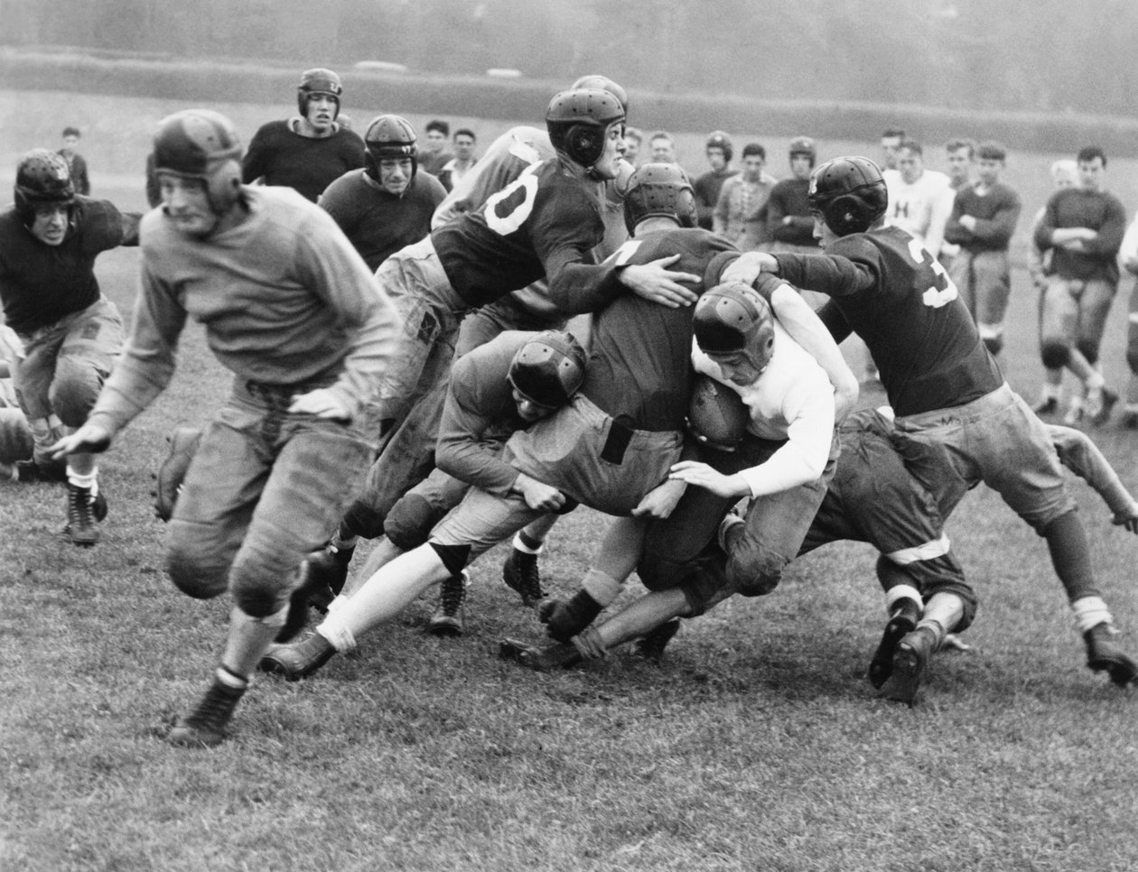 Placcato nella linea di football, San Francisco, California, 30 agosto 1937 da Unbekannt Unbekannt