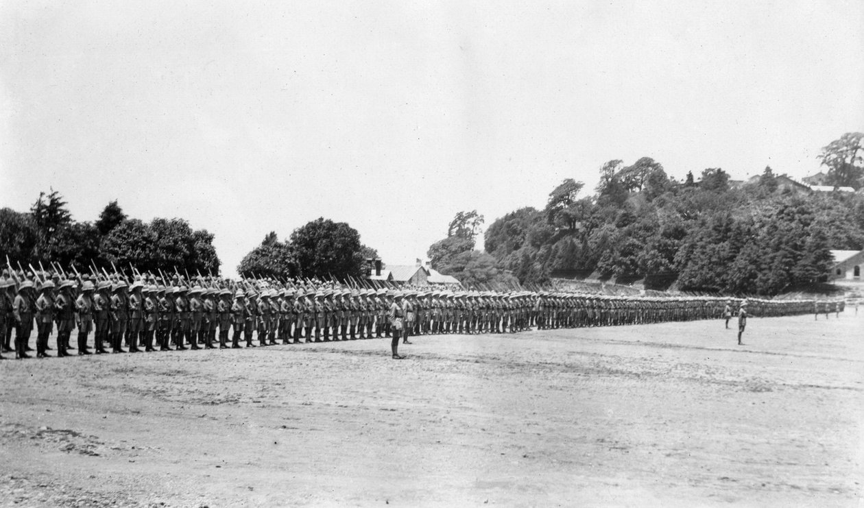 5º Battaglione del reggimento East Surrey in parata, Chakrata, 1917 da Unbekannt